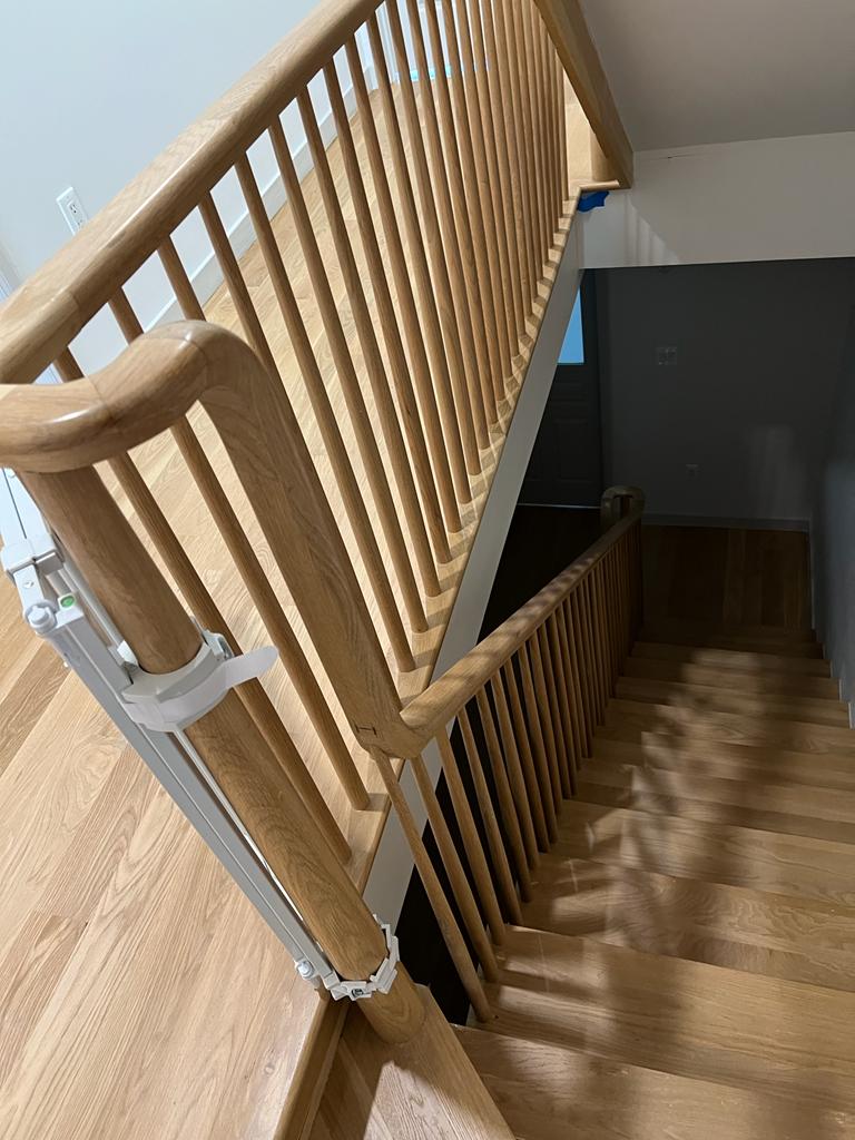 1_wood-stairs-and-rails-refinished